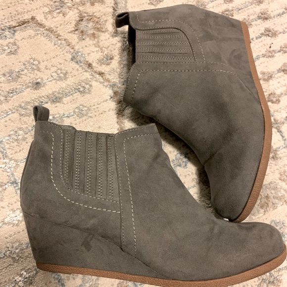 DV by Dolce Vita Shoes - Gray Faux Suede Dolce Vita Wedge Heeled Booties, Size 7.5